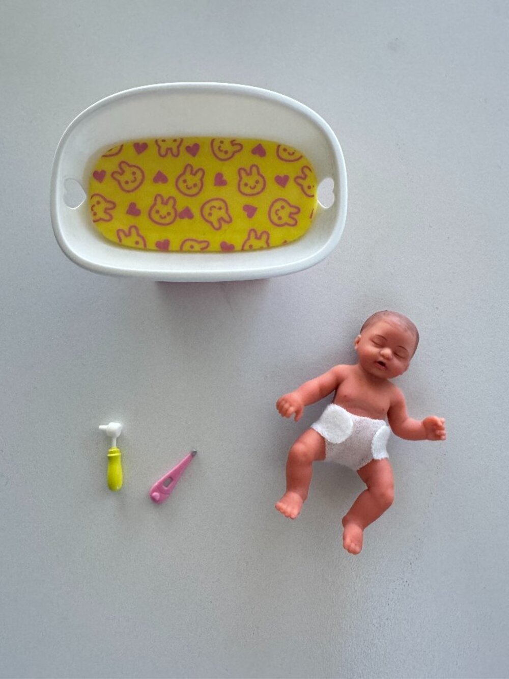 Zuru My Mini baby series 2 Pink and Yellow Scale